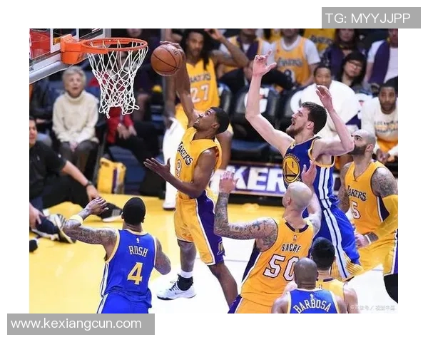 2016年11月26日勇士与湖人激战回顾:篮球盛宴中的精彩瞬间与球员表现分析 2016年11月26日勇士与湖人激战回顾:篮球盛宴中的精彩瞬间与球员表现分析