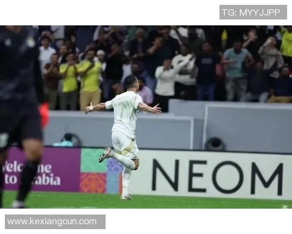 双子座足球明星的魅力与才华解析他们如何在绿茵场上闪耀光芒